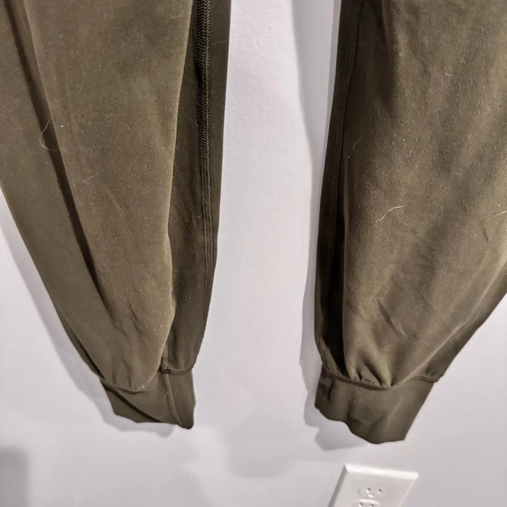 Lululemon‎ Align Jogger 28” Olive green size 4